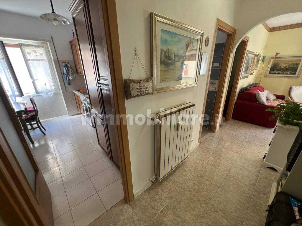 Vendita Appartamento Roma. Trilocale in via Calpurnio Pisone 103. Buono