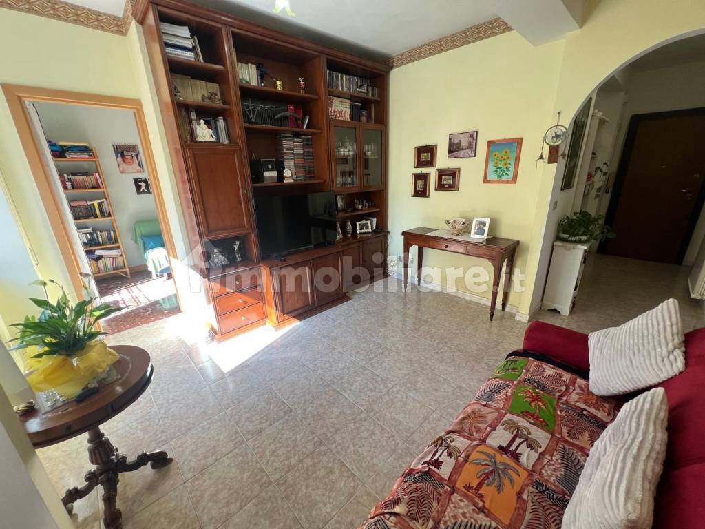 Vendita Appartamento Roma. Trilocale in via Calpurnio Pisone 103. Buono