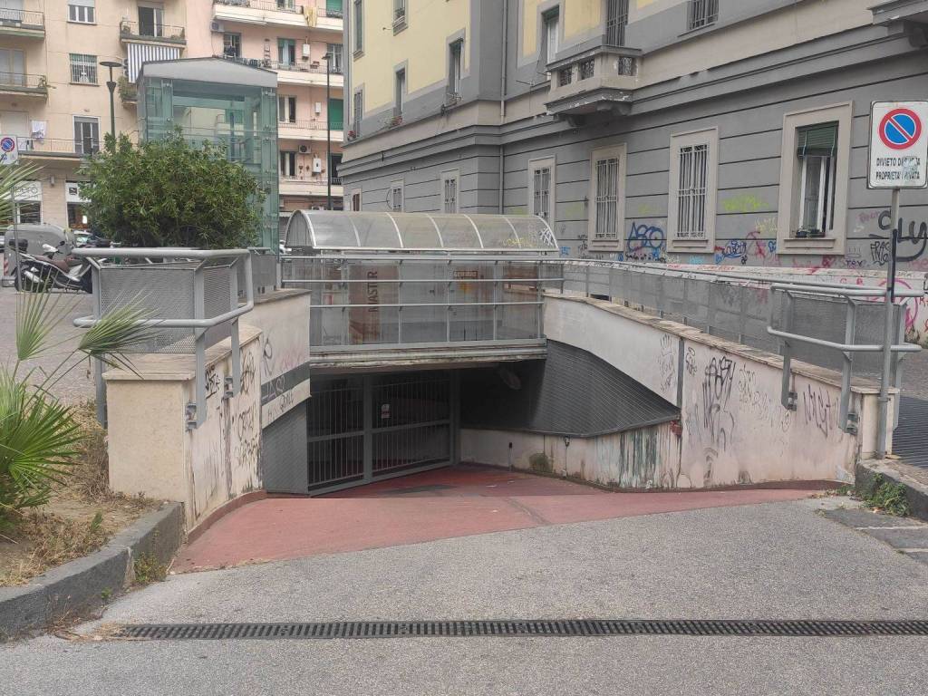 Garage - box via andrea da salerno 13, vomero, napoli