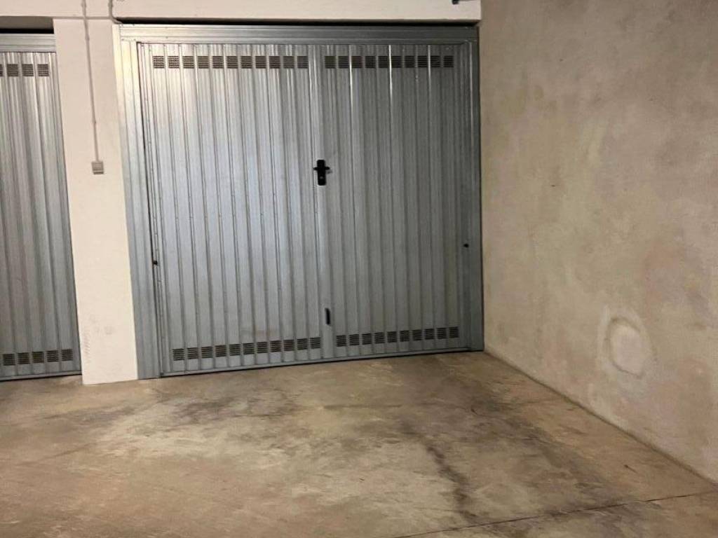 Garage - box via fabio filzi 15, borgo piave, corso europa, zona ferrero, alba