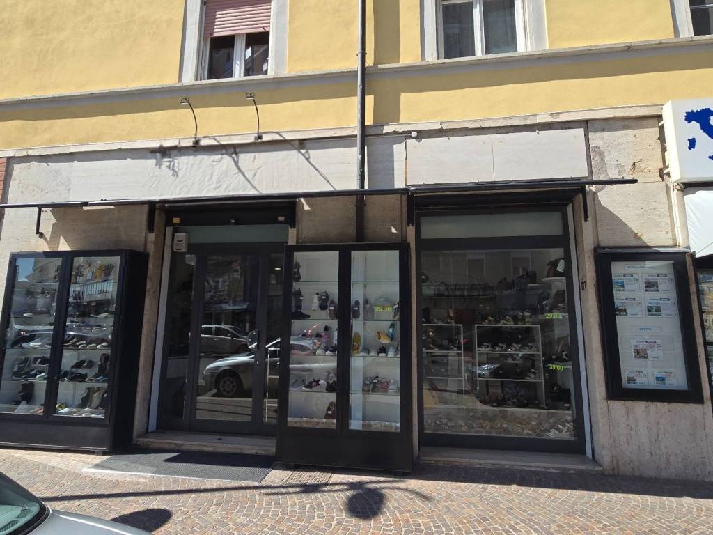 Locale commerciale via emanuele filiberto 109, centro storico, latina