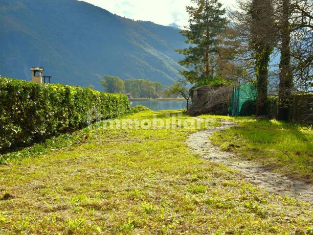 Giardino: accesso diretto al lago