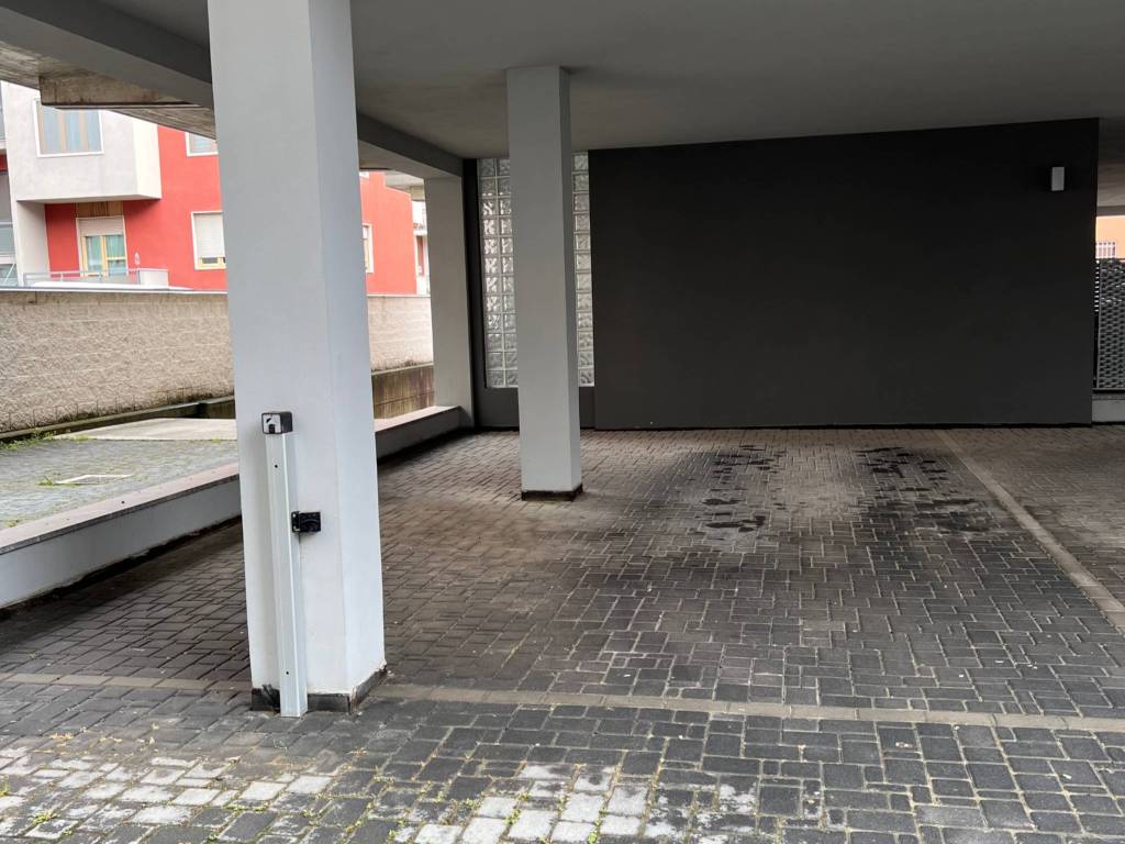 Posto auto - moto via silvio pellico 3, borgo piave, corso europa, zona ferrero, alba