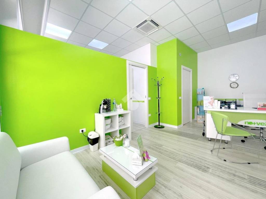 Locale commerciale via circonvallazione san gaetanino 10, san biagio, ravenna