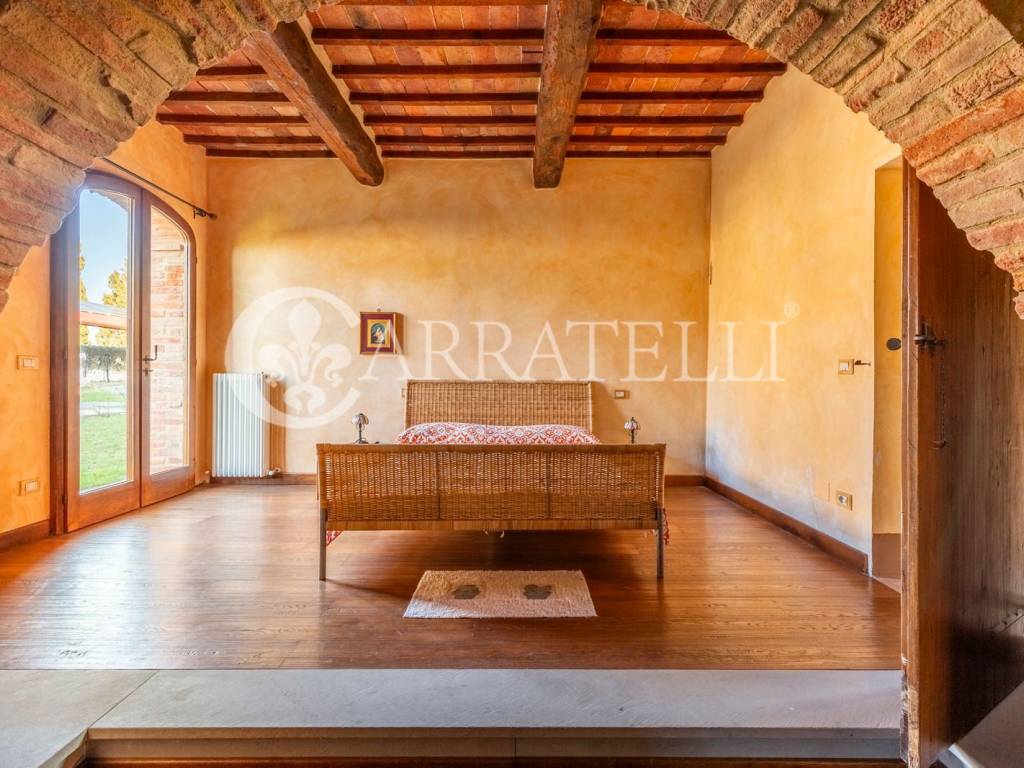 Casale con piscina e depandance a Cortona