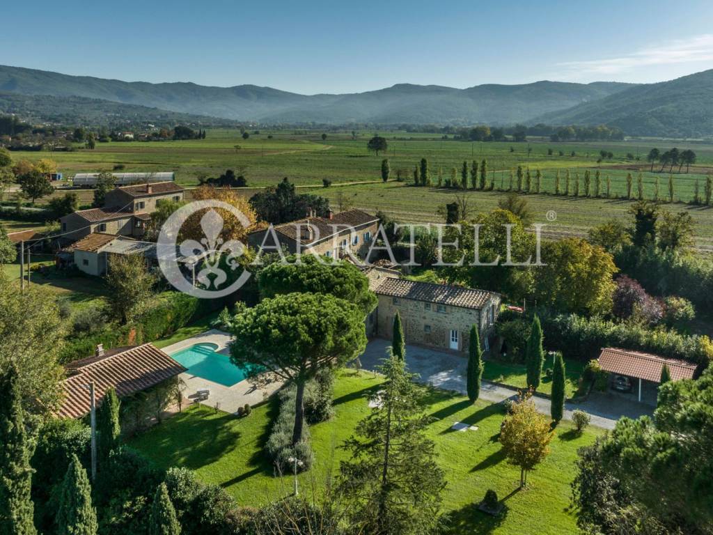 Casale con piscina a Cortona