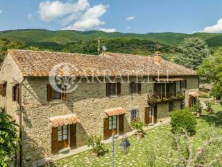 Casale con piscina e parco a Cortona