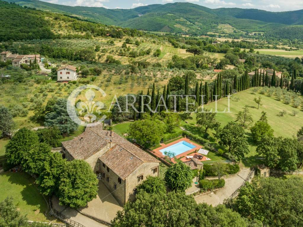 Casale con piscina e parco a Cortona