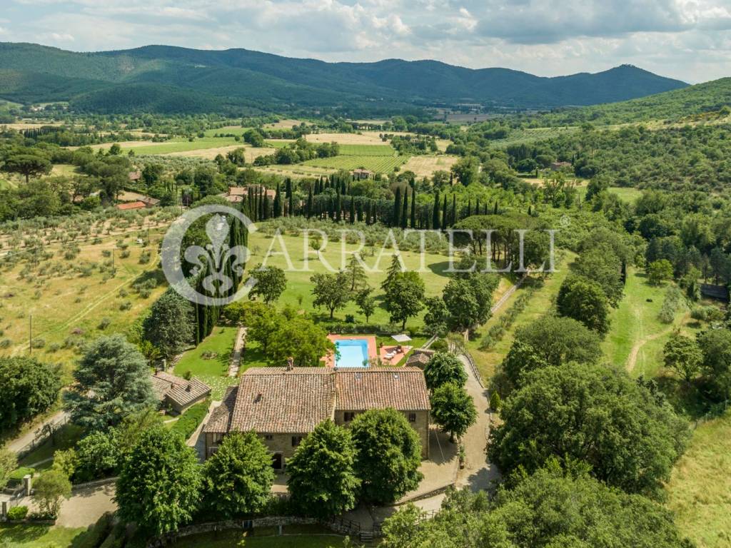 Casale con piscina e parco a Cortona