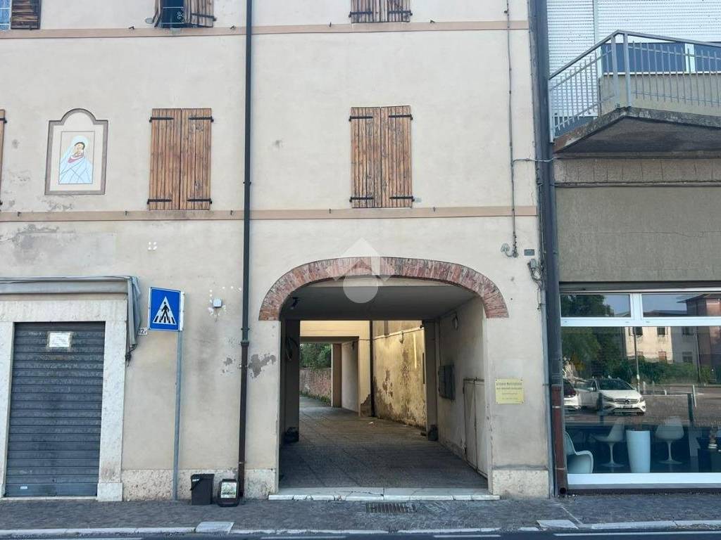 Attività commerciale piazza garibaldi 10, centro, ronco all'adige