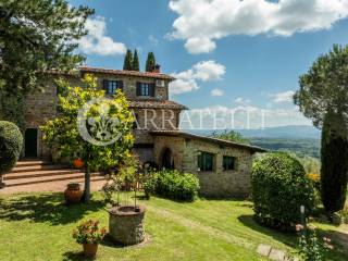 Casale con piscina panoramica e terreno a Reggello