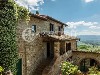 Casale con piscina panoramica e terreno a Reggello