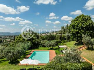 Casale con piscina panoramica e terreno a Reggello