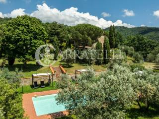 Casale con piscina panoramica e terreno a Reggello