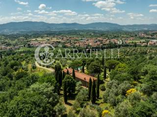 Casale con piscina panoramica e terreno a Reggello