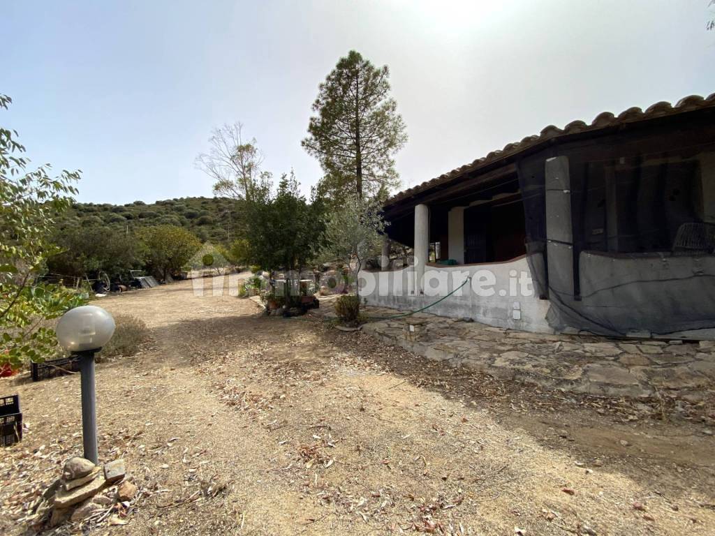 Vendita Terratetto unifamiliare Sinnai. Buono stato, posto auto,  riscaldamento autonomo, 70 m², rif. 112948475