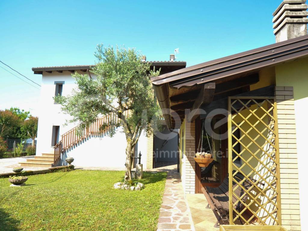 Villa bifamiliare, ottimo stato, 266 m², cussignacco - paparotti, udine