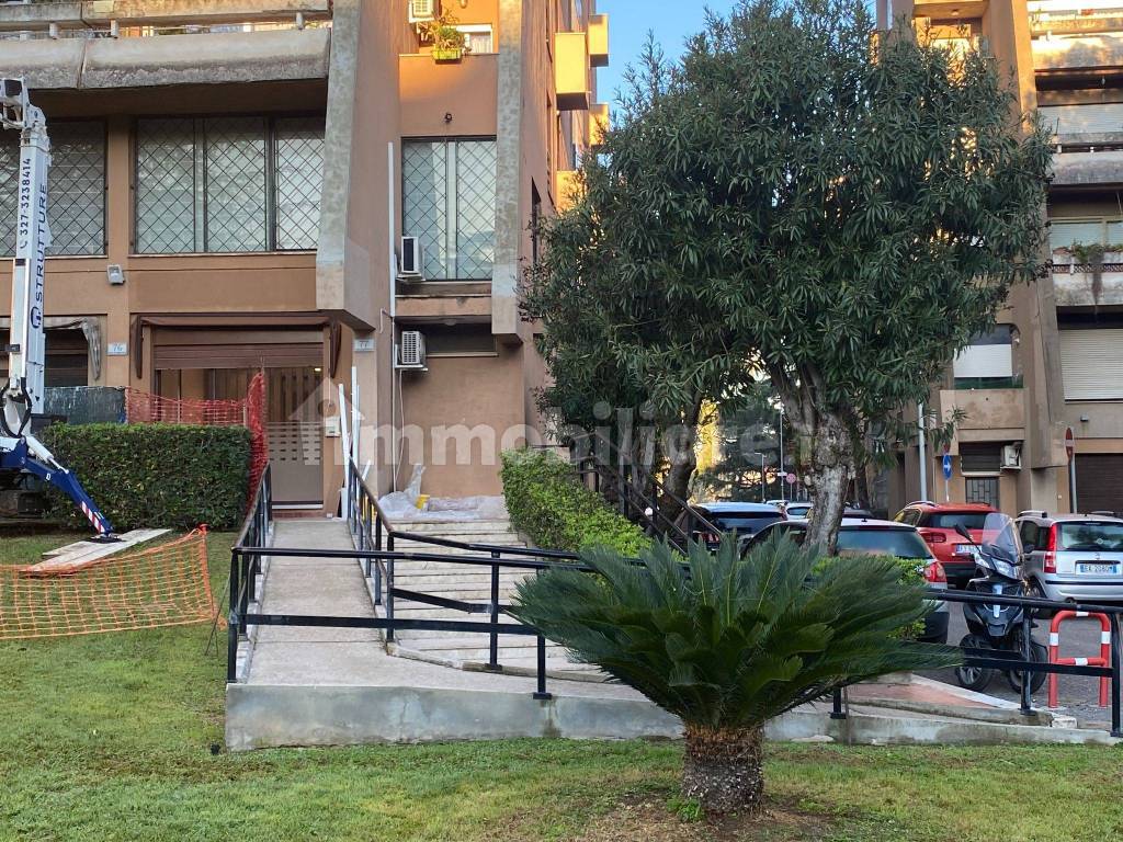 Locale commerciale piazza Bernardo Zamagna 77, Roma, Rif. 112968333