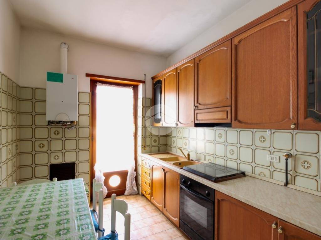 cucina angolo sinistro della porta