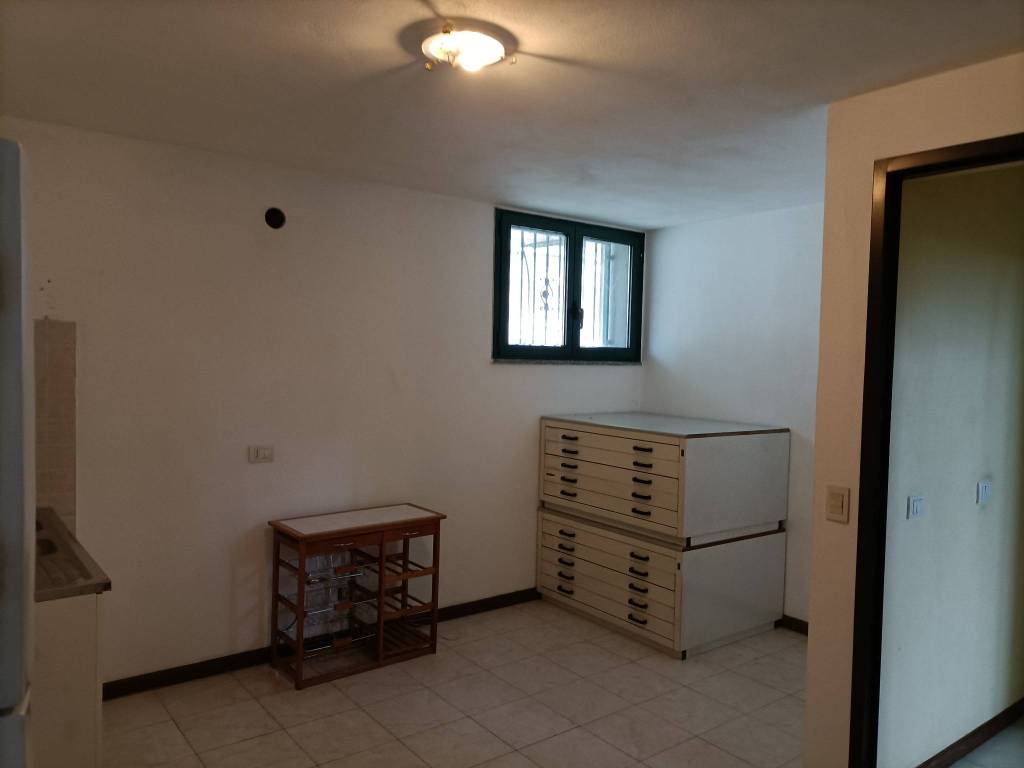 Magazzino - deposito via alessandro manzoni, gorla minore