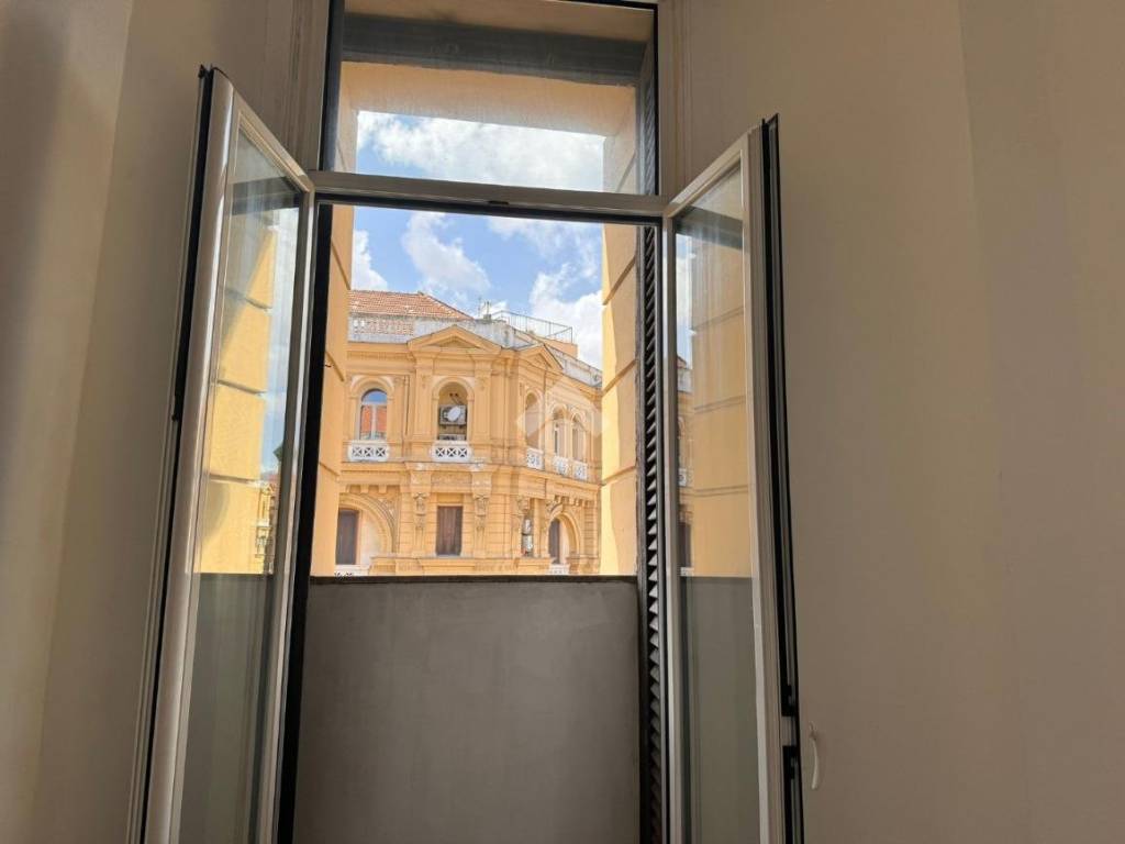 Vendita Appartamento Napoli. Trilocale in piazza nicola amore 10. Buono ...