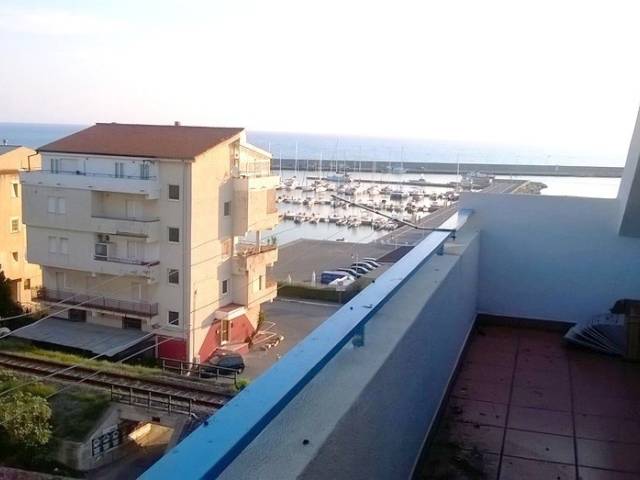 012 Balconata lato mare uscita camera da letto e cameretta.jpg