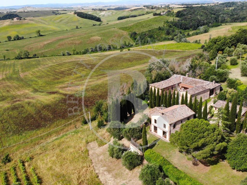 CASALE CON FIENILE - Castelnuovo Berardenga (Si)