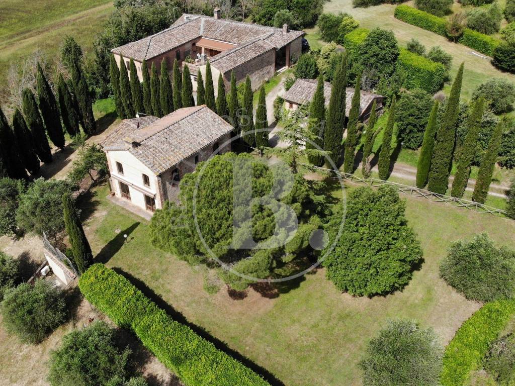 CASALE CON FIENILE - Castelnuovo Berardenga (Si)