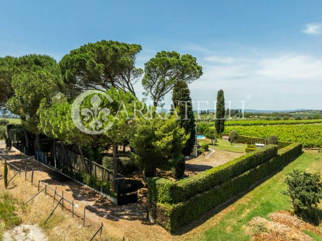 Lago Trasimeno villa con piscina e giardino