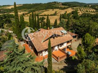 Massa Marittima proprietà con 3 ville e piscina