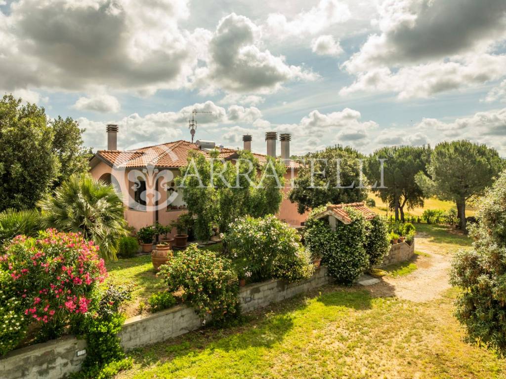 Maremma Toscana Azienda Vitivinicola con villa