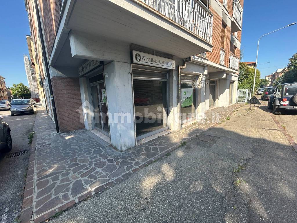 Locale commerciale via Fortunato Tamburini, Modena, Rif. 113045115