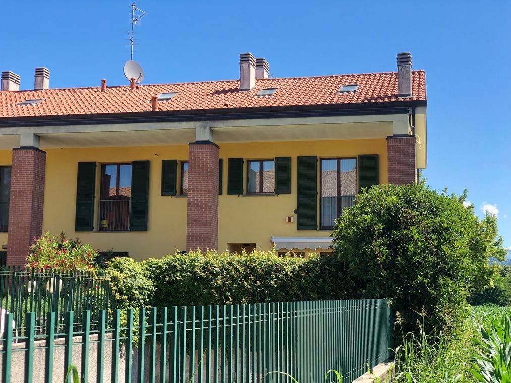 Villa a schiera via modromeno 12, centro, casatenovo