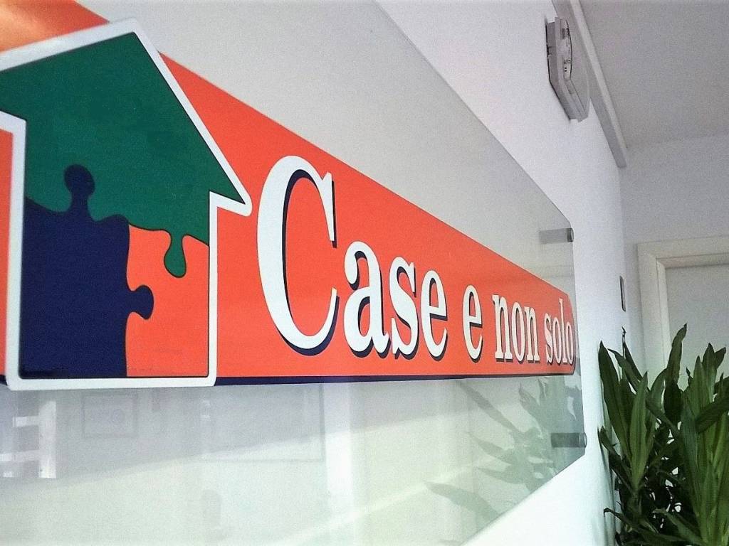 Garage - box via montebelluna, case pellizzari, trevignano