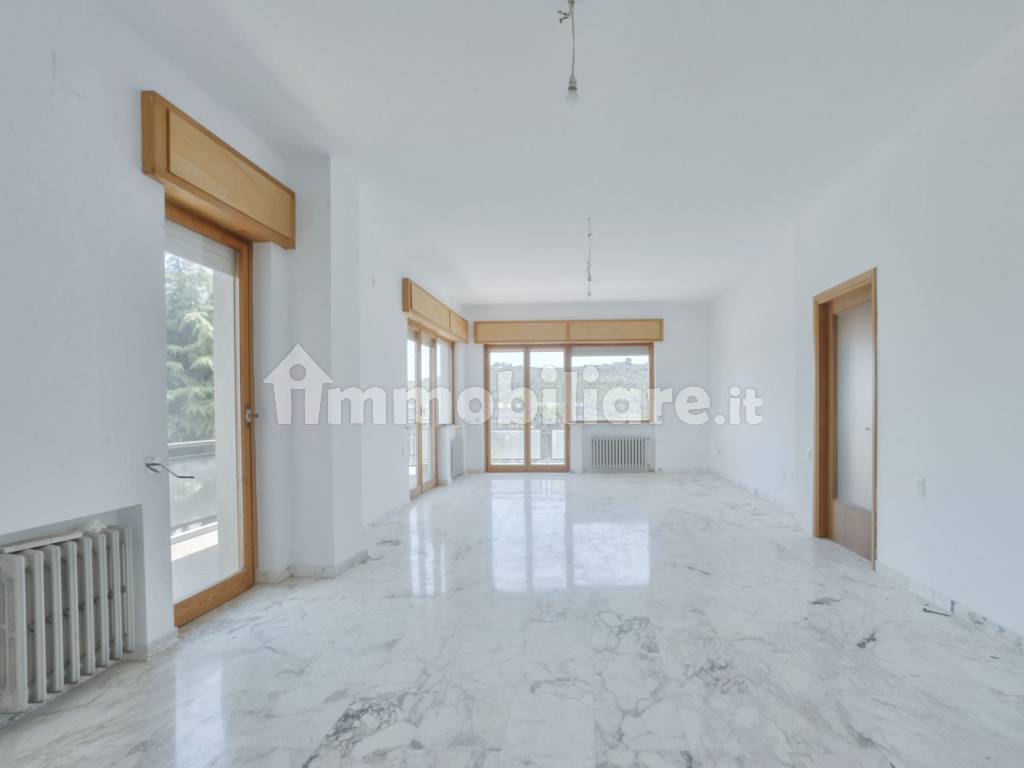 Vendita Appartamento Collecorvino. Quadrilocale in viale Italia 48 ...
