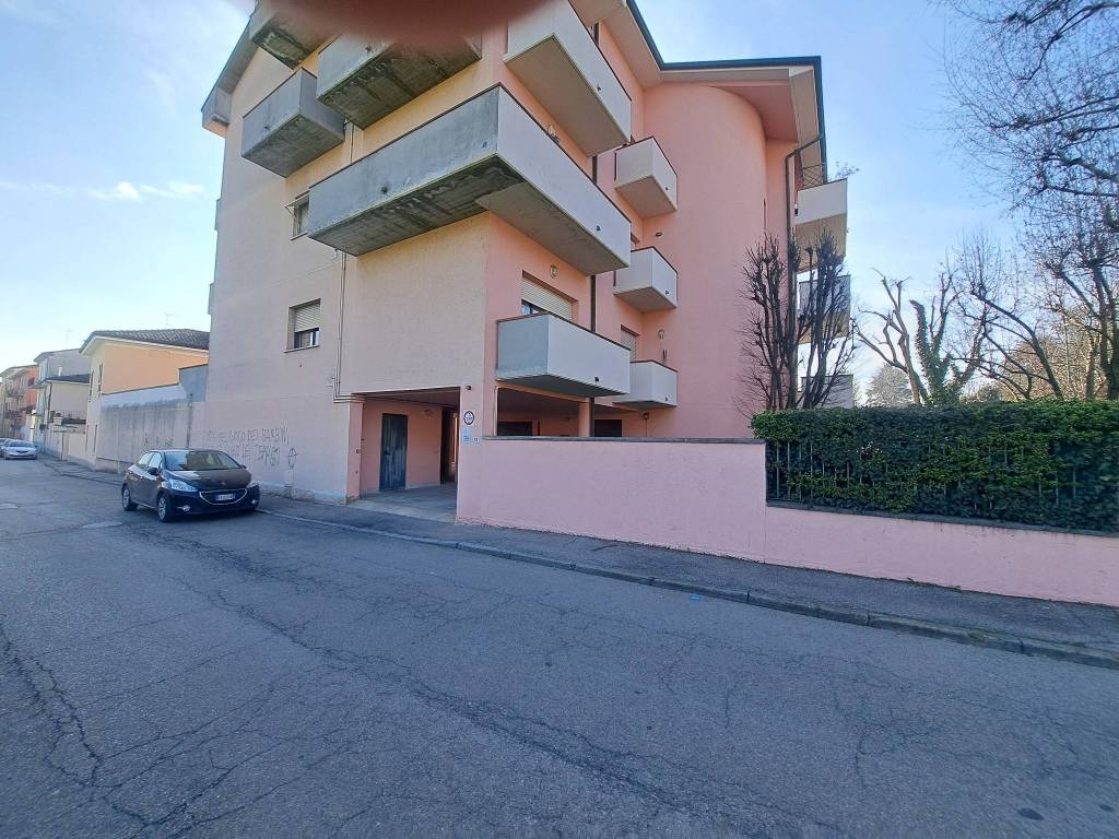 Garage - box via dei carbonari 2/c, giuseppina - villetta, cremona