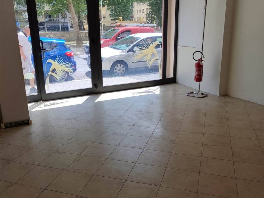 Locale commerciale via luigi gordigiani 56c, ponte di mezzo - circondaria, firenze