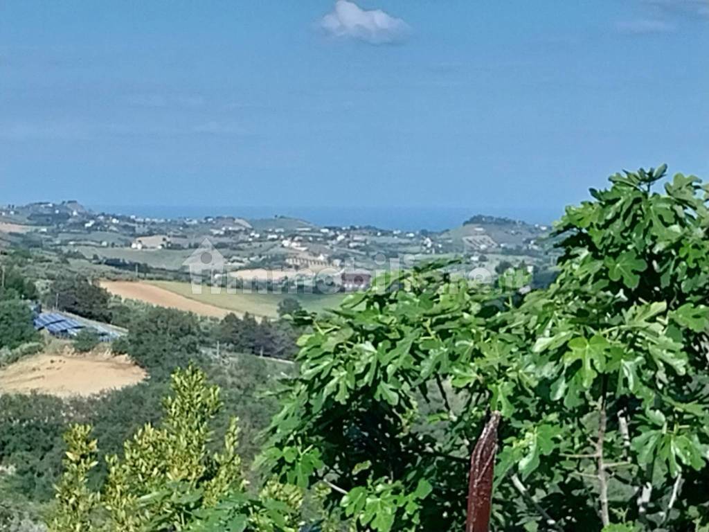 26 CASTORANO - CASA INDIPENDENTE CON VISTA MARE .j