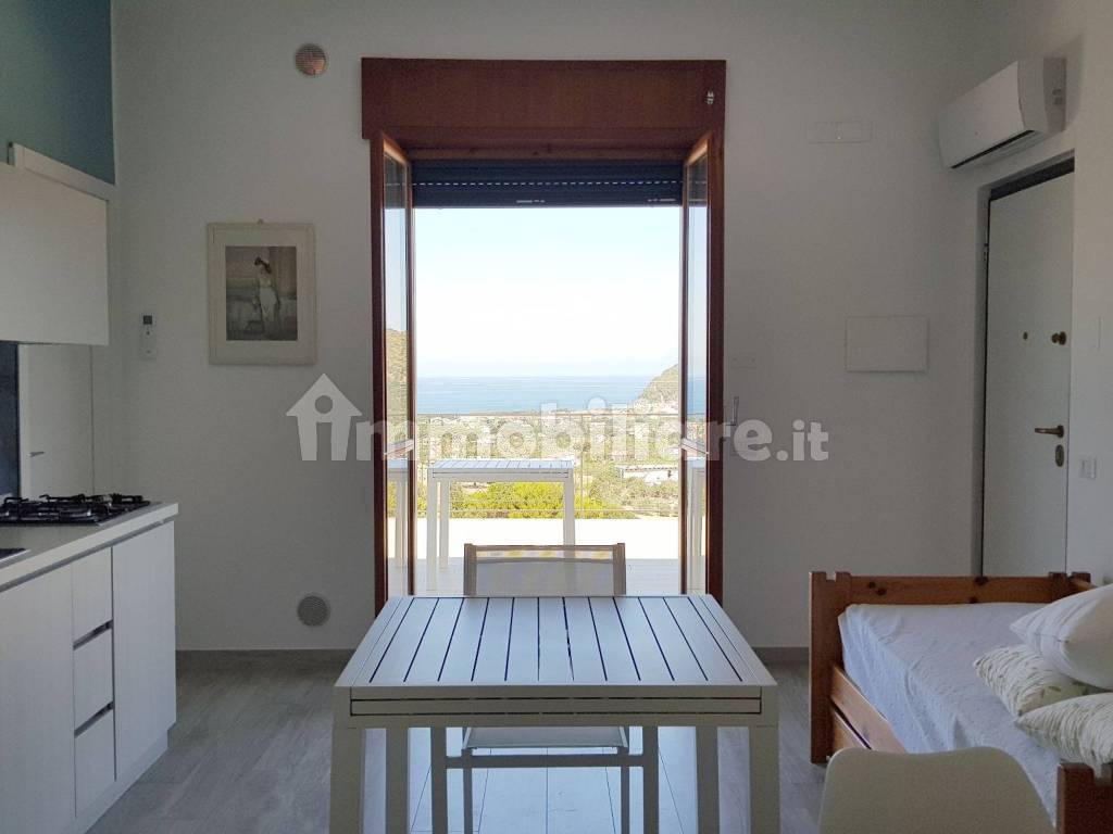 ingresso/soggiorno/angolo cottura