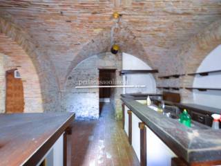 locale commerciale