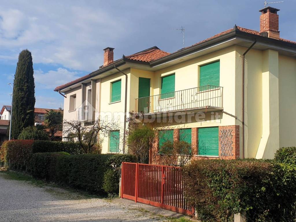 Sale Two-family villa in via 30 Ottobre 21 Udine. Good condition ...