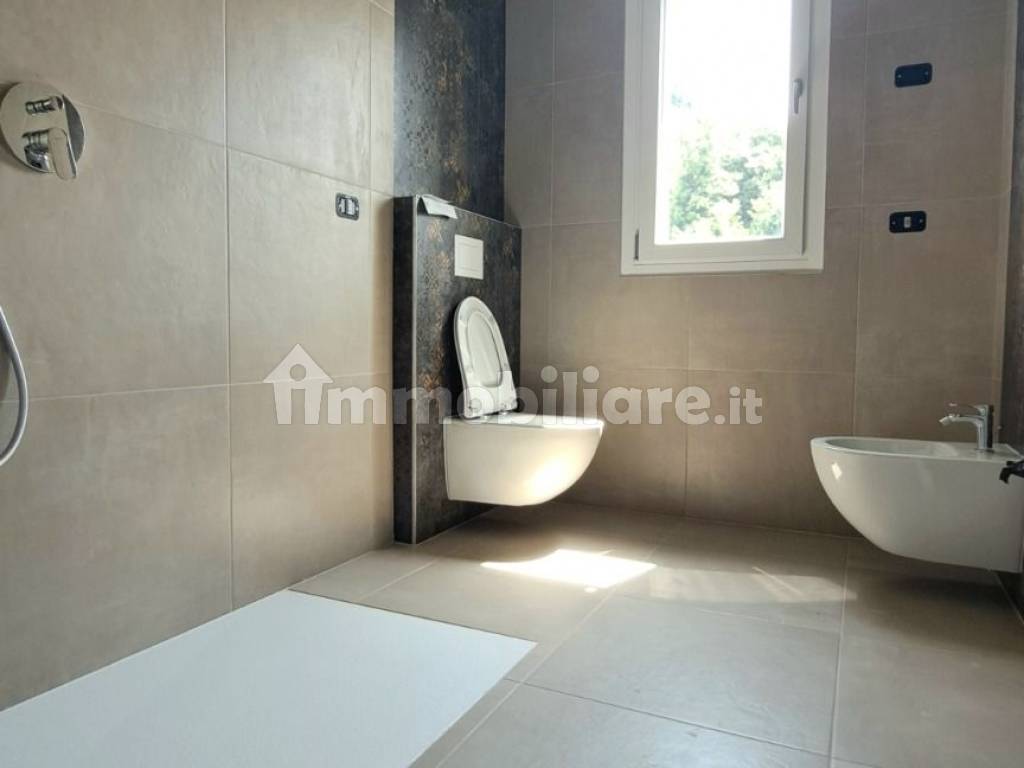 Bagno principale con doccia