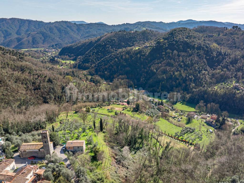 BELLA CASA IN PIETRA IN PICCOLO BORGO COLLINARE PA