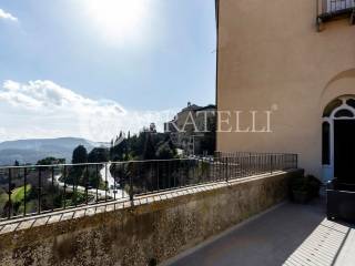 Grande immobile di prestigio con terrazza panorami