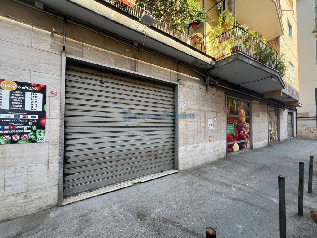 Locale commerciale via paolo della valle, soccavo, napoli
