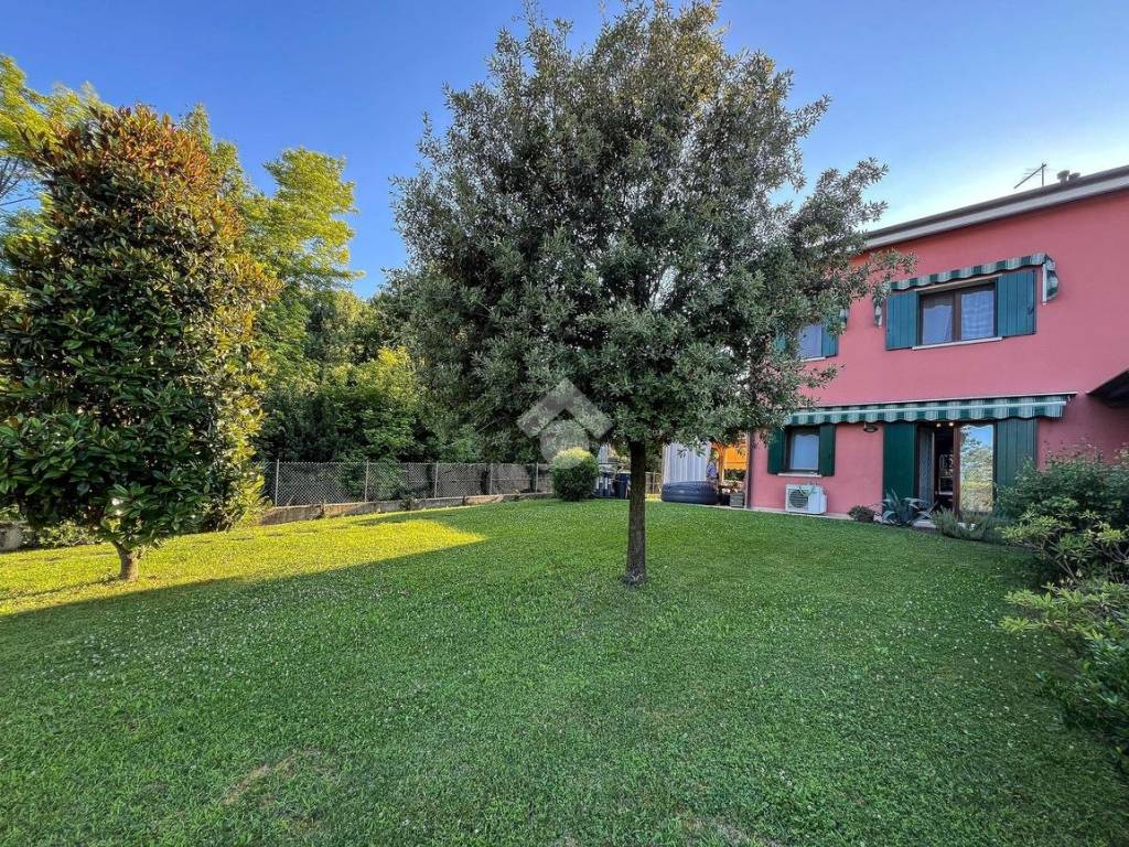 Villa a schiera 5 locali, ottimo stato, centro, camponogara