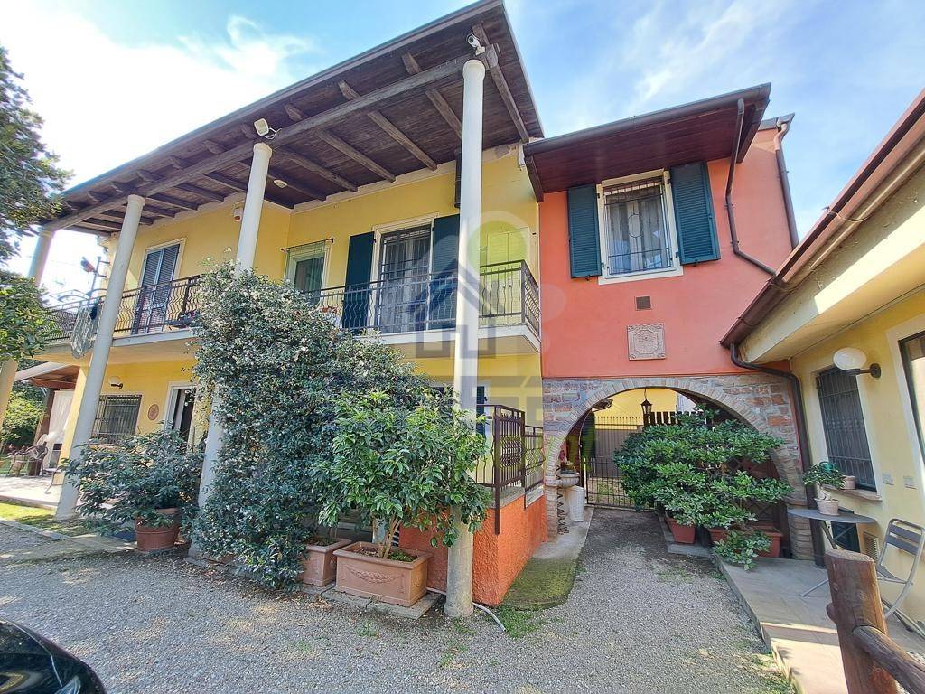 Villa unifamiliare via xx settembre, sesto cremonese, sesto ed uniti