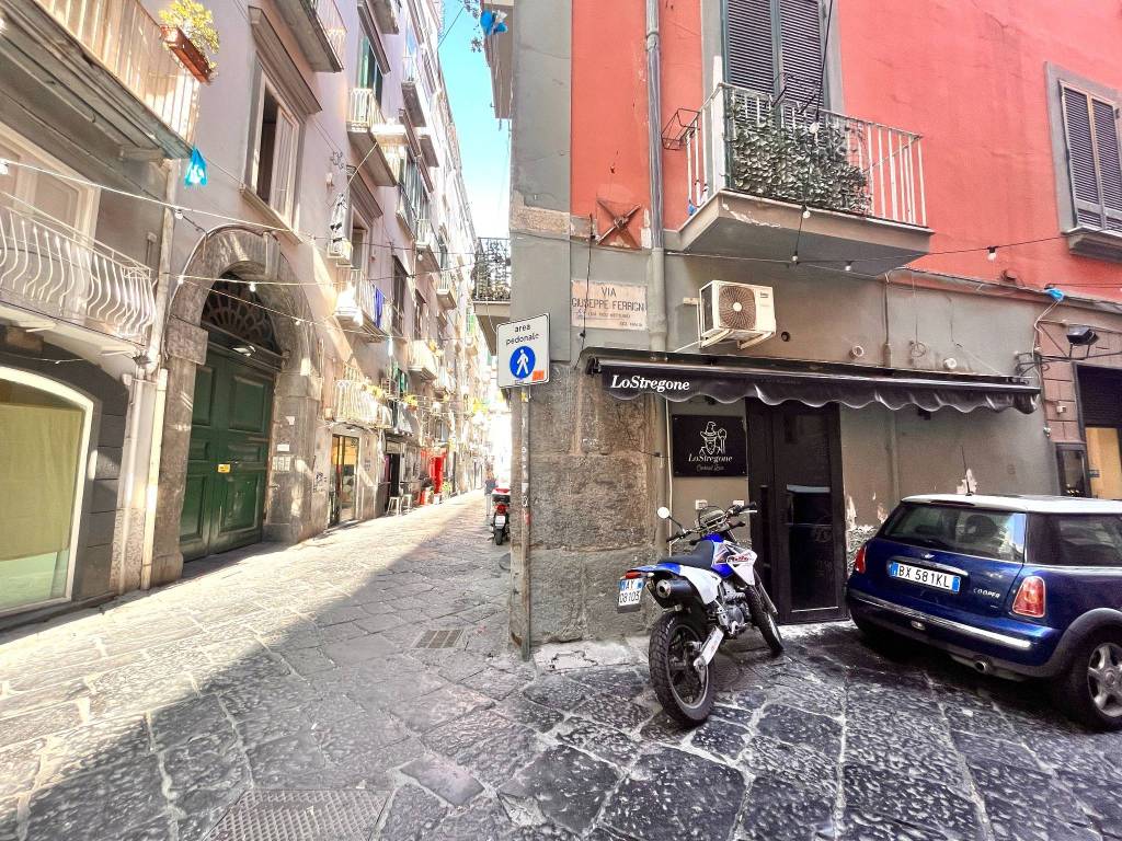 Cocktail bar via giuseppe ferrigni, chiaia, napoli