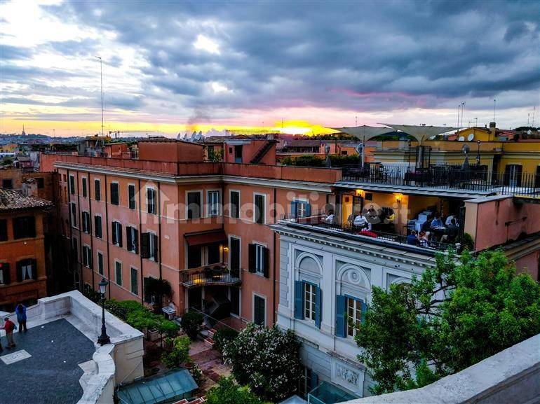 Palazzo - Edificio in vendita a Roma