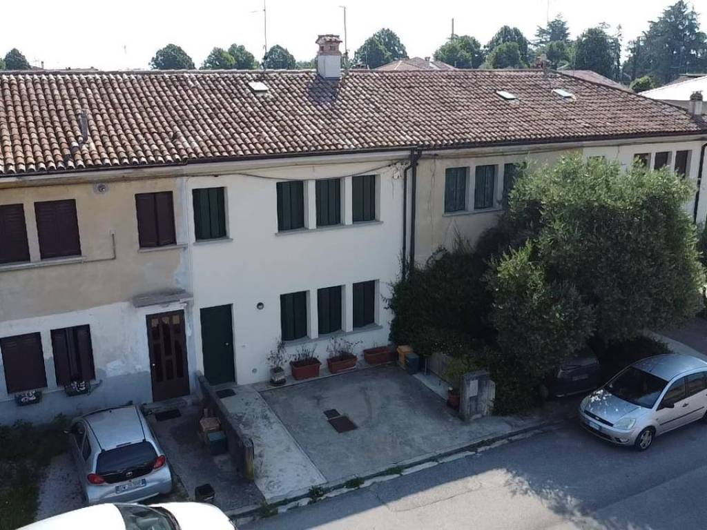 Villa a schiera via g. bianchi 2, centro, codroipo